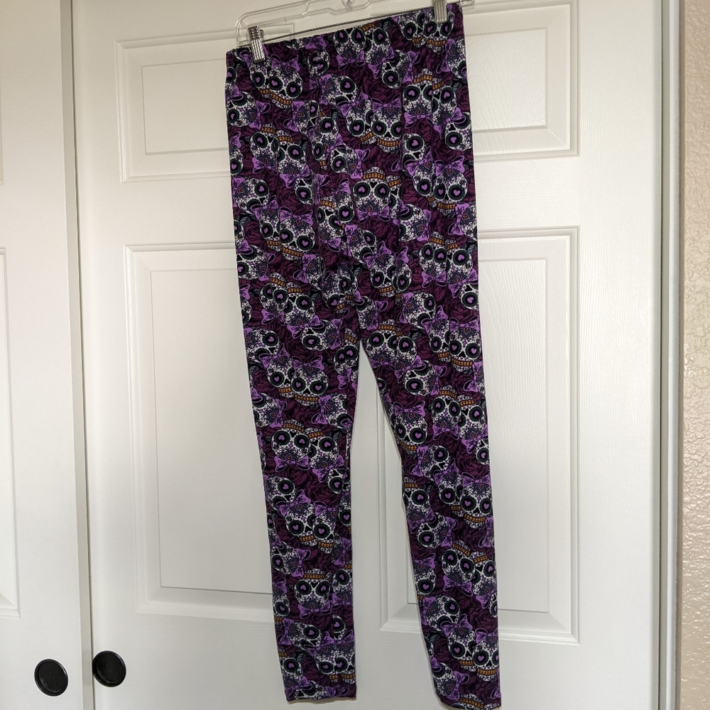 Plus Sized Purple Sugar Skulls with Bows Leggings